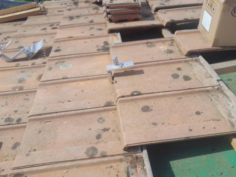 Tile roof aluminum hook