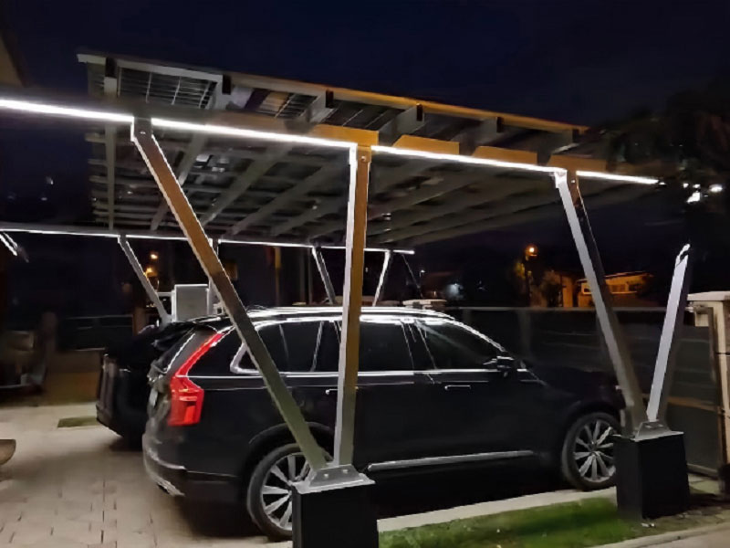 O sistema de garagem Enerack brilha à noite