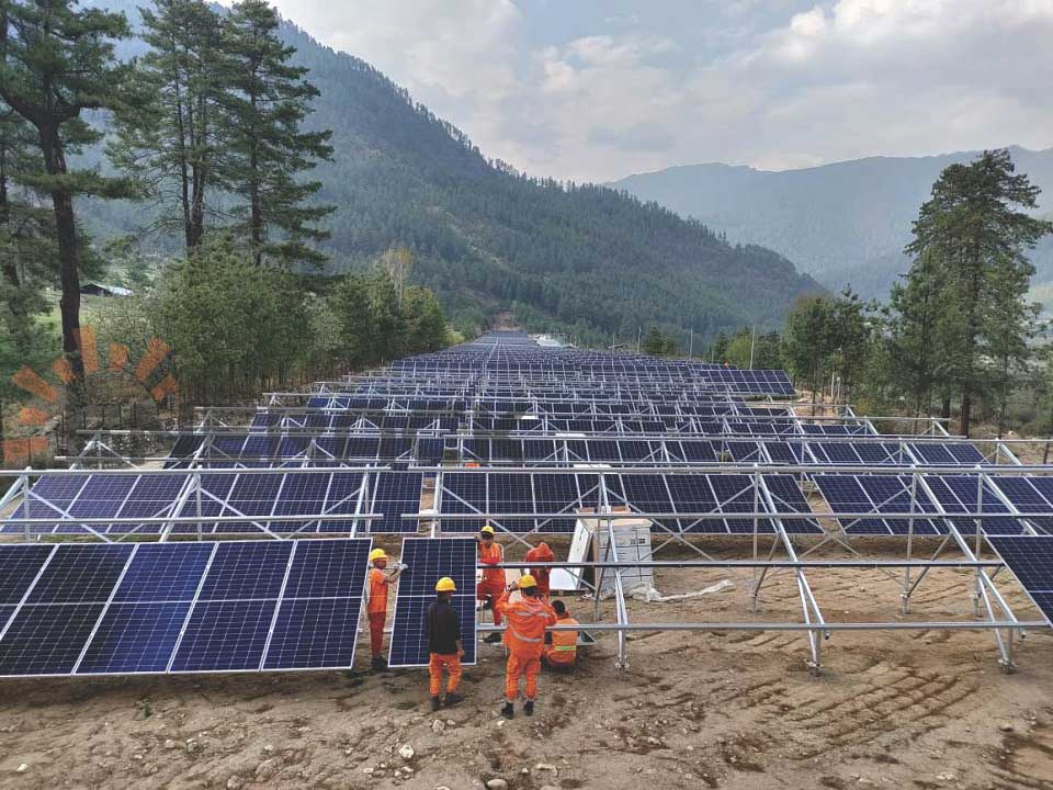 Sistema padrão de montagem em solo de 2 MW no Butão