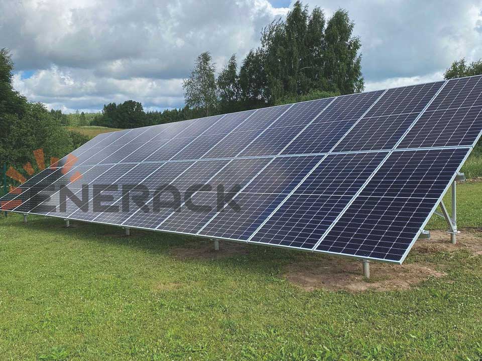 Sistema de montagem em solo padrão de 12 kW na Letônia