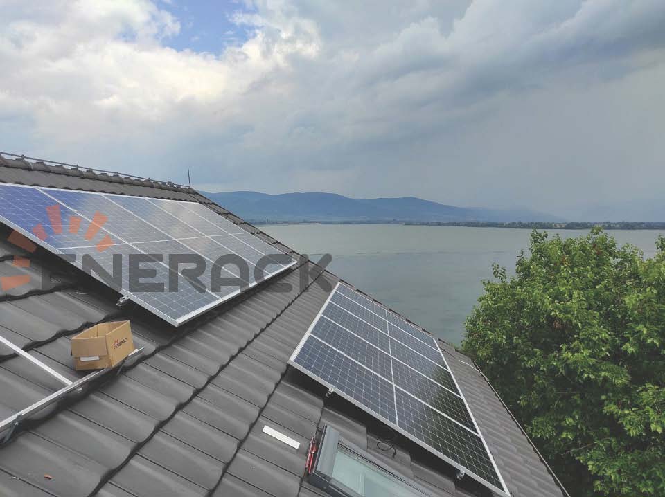Sistema de gancho de telhado de telha 4KW T01 na Sérvia
