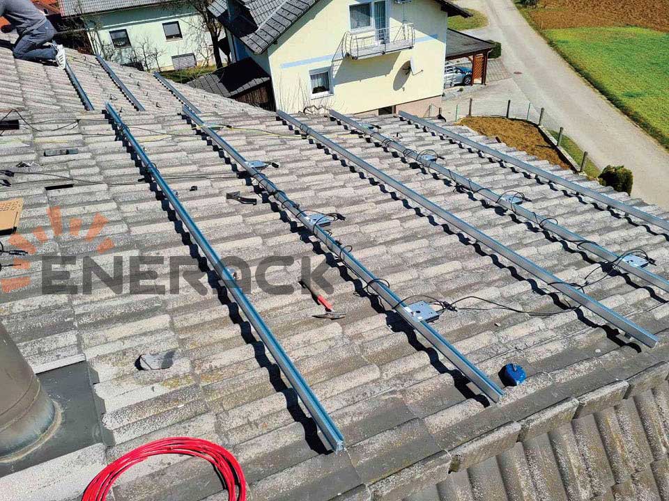 Sistema de gancho de telhado de telha 8KW T17 na eslovênia