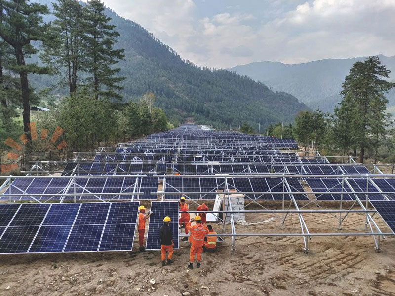 Estação de energia fotovoltaica terrestre de 2 MW totalmente em alumínio no Himalaia